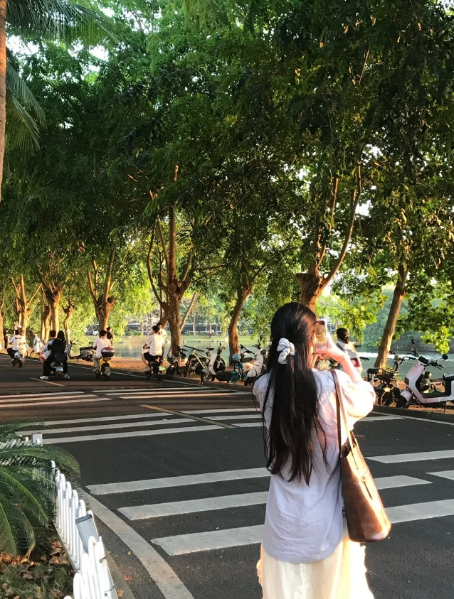 现在女孩真是人间清醒！同学的女儿今年已经30岁，没对象没结婚，但是她收入过万，