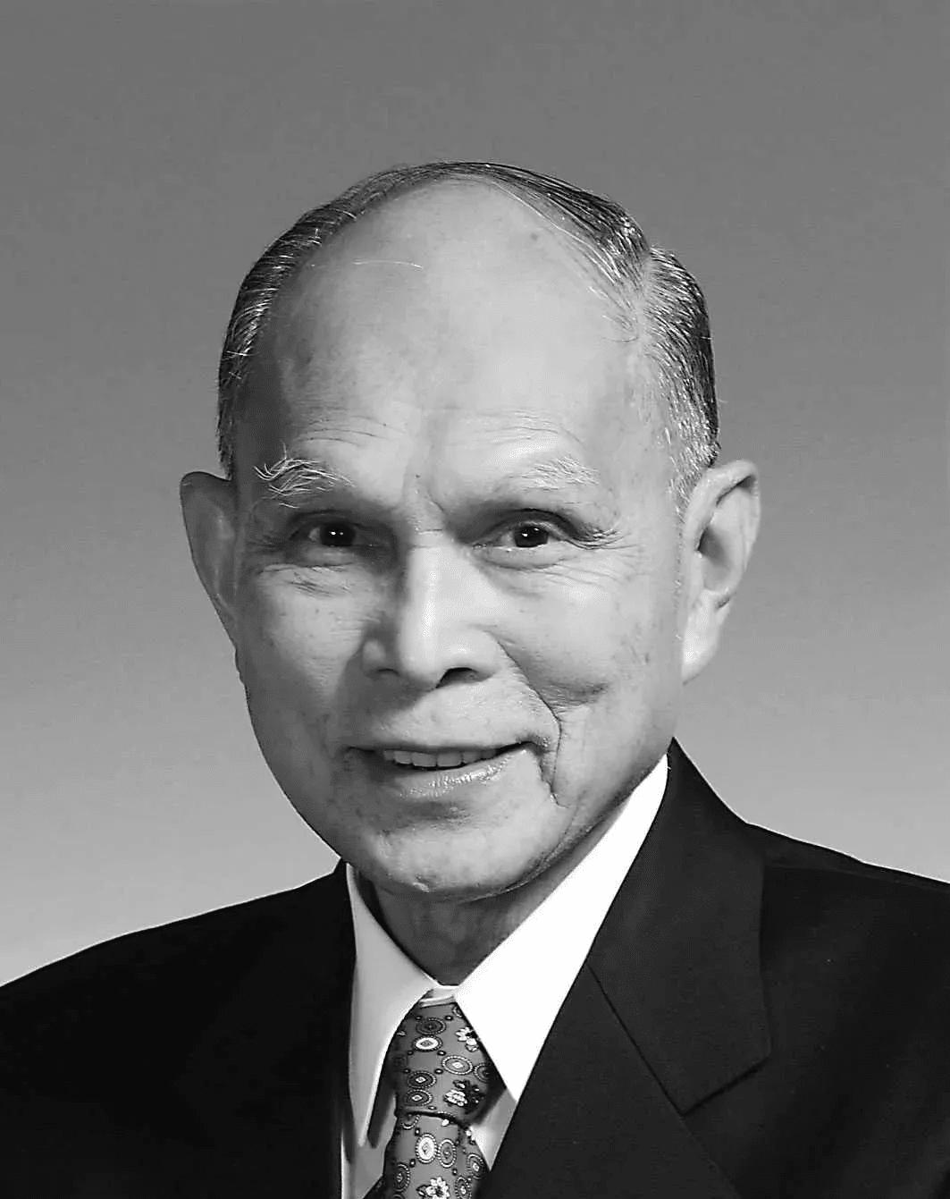 霍家长孙霍中曦受捧真相：这隔代遗传也太绝了！为啥霍家上上下下都把霍中曦当成重