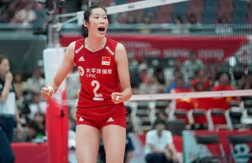 谁是未来中国女排的主教练，看朱婷率领河南队横扫李盈莹带领的天津队，比分焦灼的第三