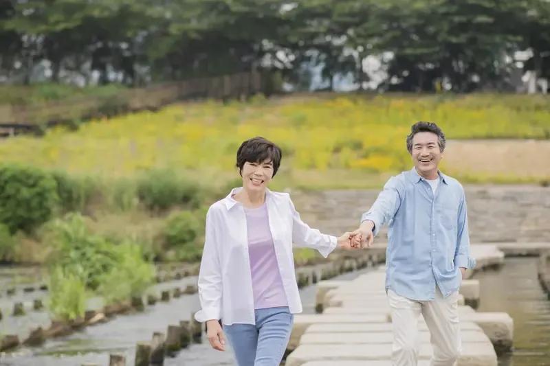 夫妻冷战超过一周？心理学家教你3招打破僵局！家庭氛围冷如冰窖，沉默的空气令人