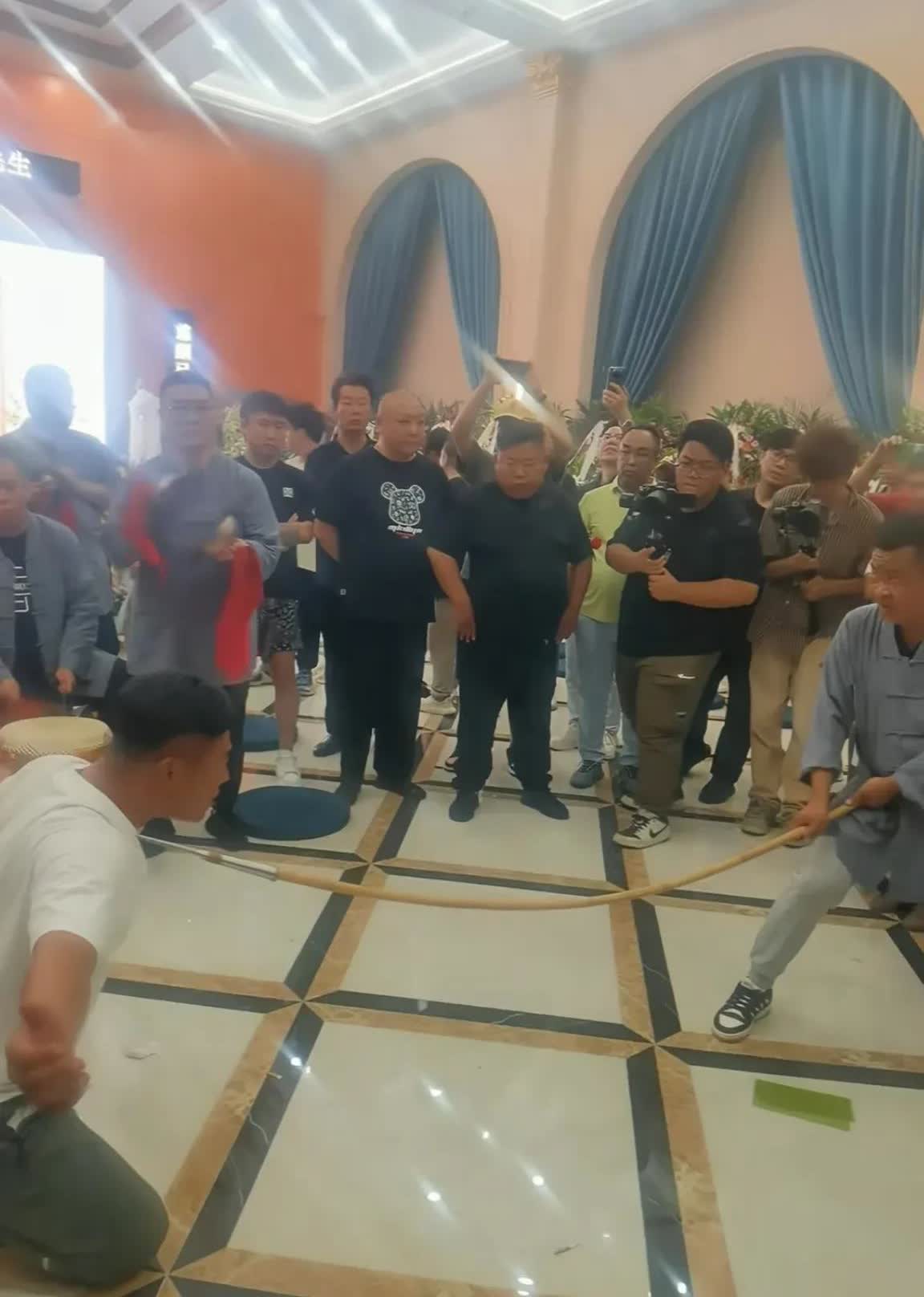 看不下去！老一辈著名相声演员杨少华先生去世，虽然是94岁喜丧，家属及朋友应该是悲