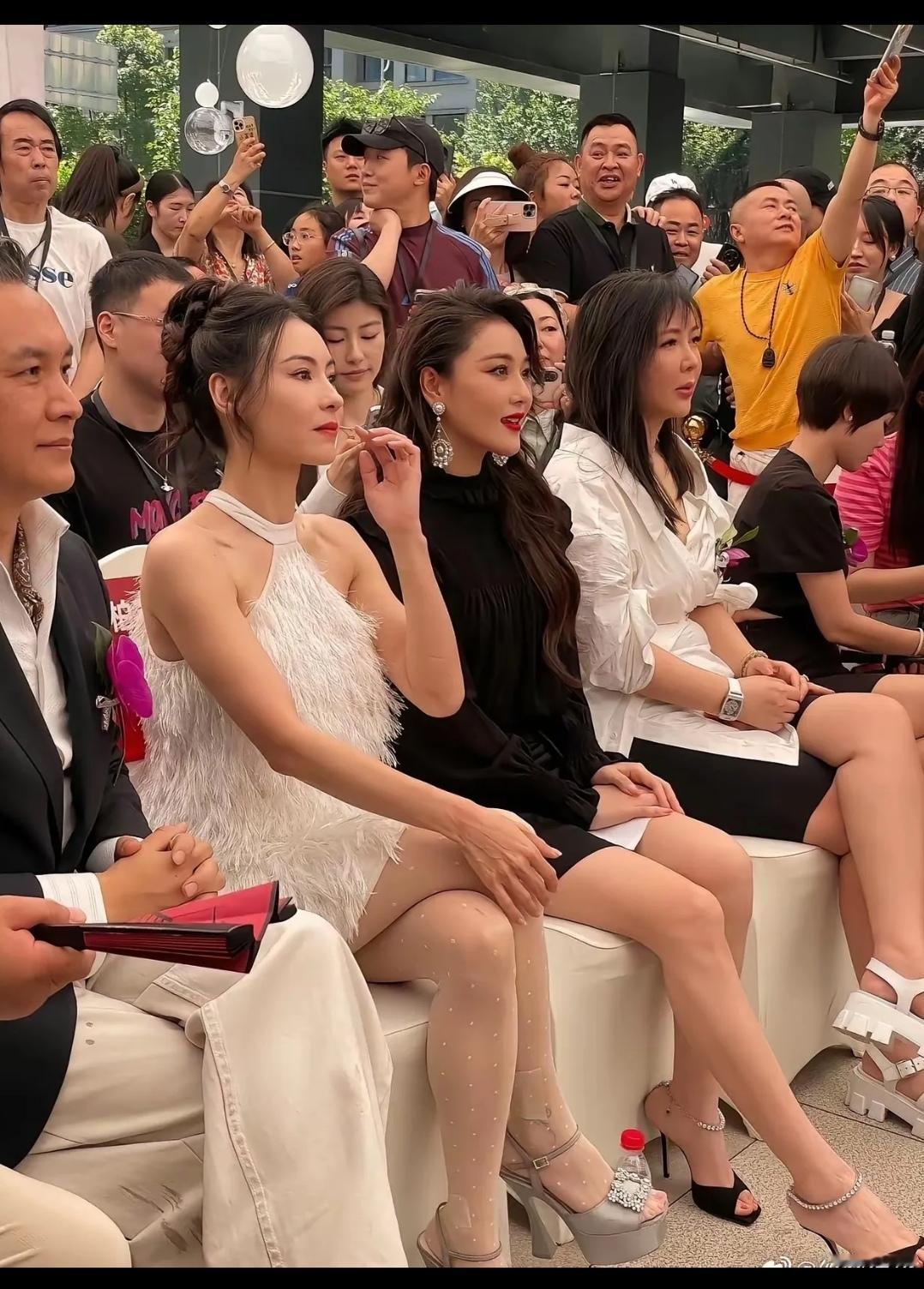 张柏芝，这么精致人，腿上怎么还贴了胶带呢。