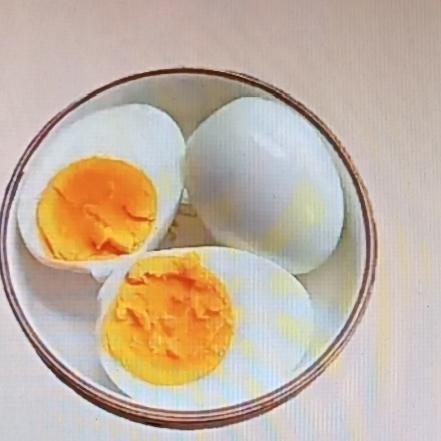 早餐选对高蛋白食物，能让一天都活力满满，开启超强免疫模式！鸡蛋就是绝佳之选，它富