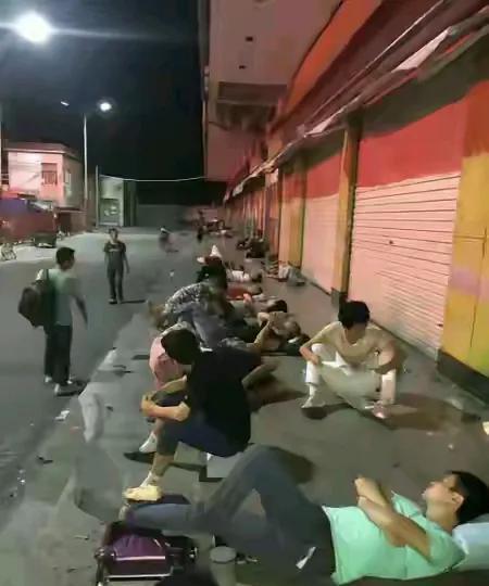 总是发觉，原先村里那些勤劳之人，出门在外运气稍好的，也就是进厂做流水线工人，在工