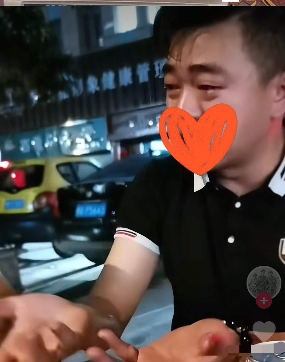 想到日思夜想的妈妈居然是被活活掐死，蜷在1.5米花坛里28年，39岁黄平哭的撕