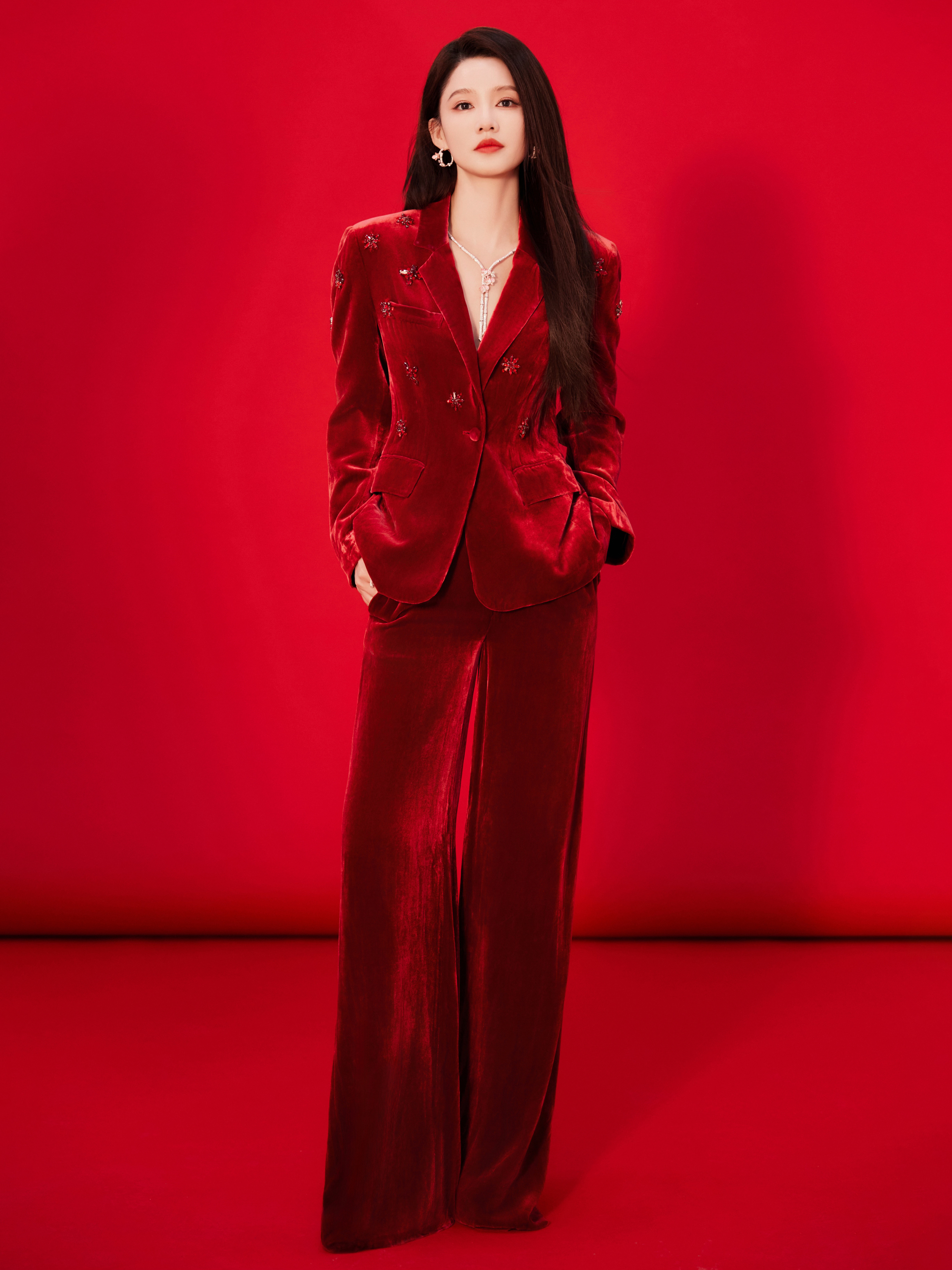 李沁穿宋锦演绎八月桂花神李沁在复制粘贴的时代，你是手写的诗