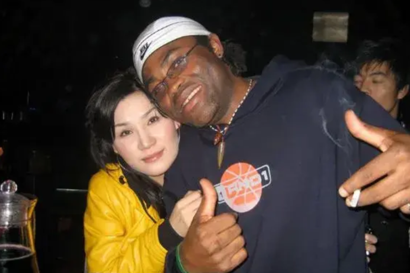昨天我们家族的一妹子被他老公打的住院了，这个妹子属于远嫁吧，大专毕业就跟着他老公