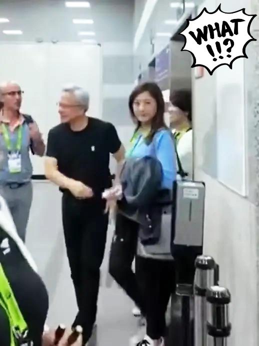 黄仁勋女助理：平凡中的不凡谁都忍不住多看两眼黄仁勋身边这位女助理，看着也就三十