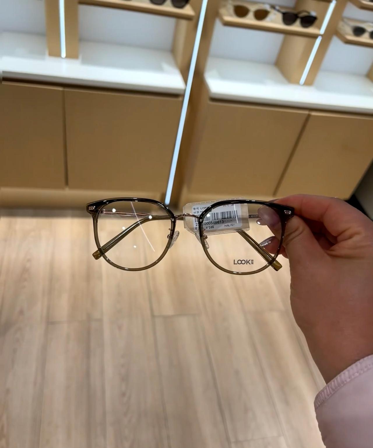 眼镜行业就是暴利实体店镜框599，还好生日礼有200券，实付389，无意淘宝