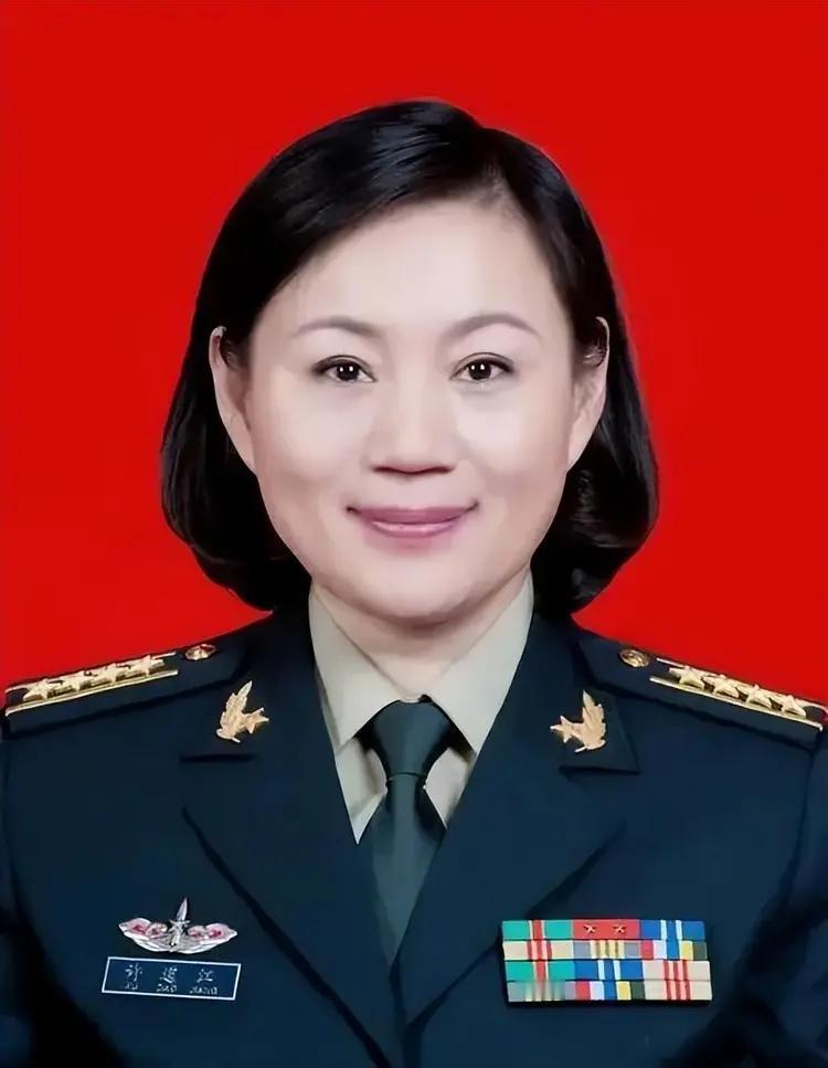 许道江，女，1968年生，河南省新县人，中共党员，大校军衔。许道江先后毕业于北