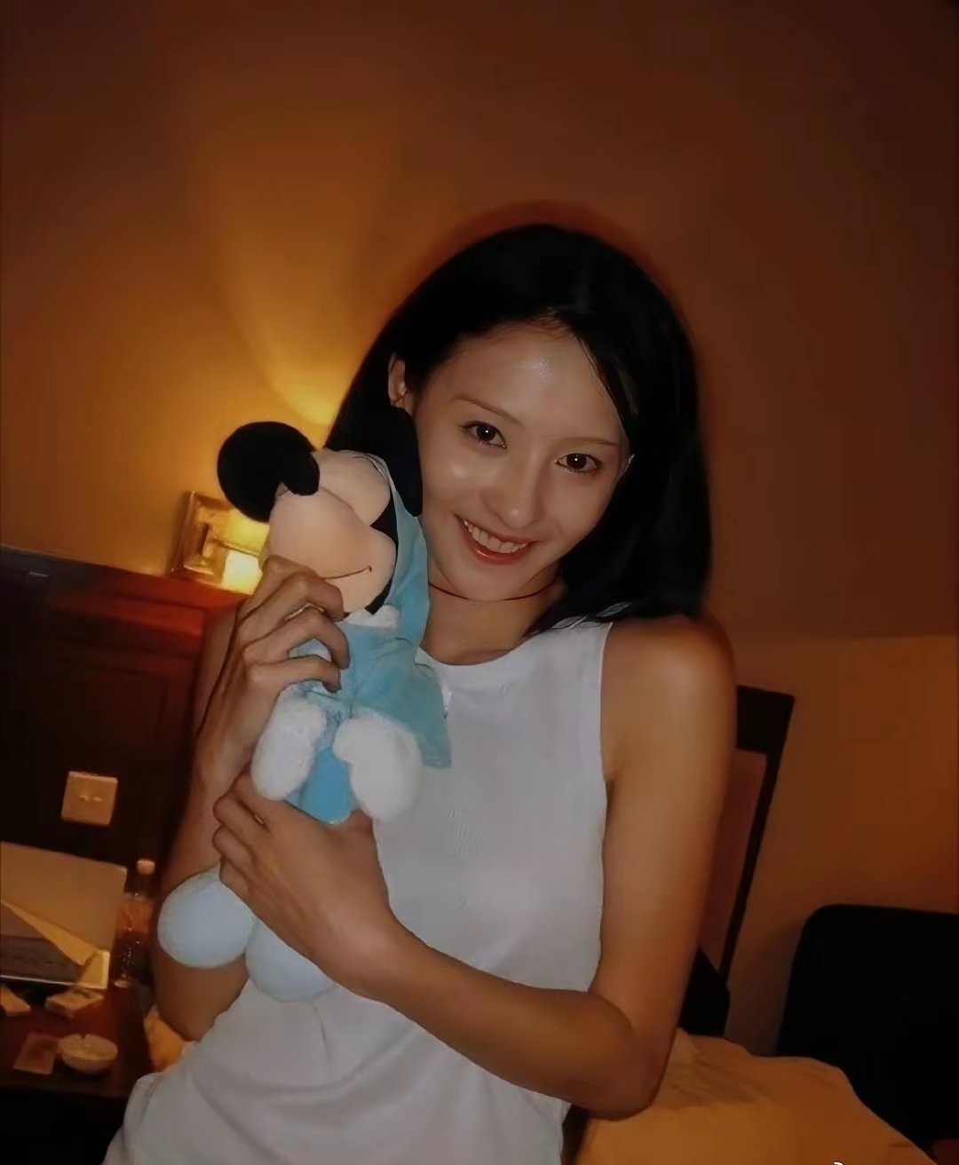 张柏芝当年为了拍无极剃了原生眉看着跟大如的好像，看来这种眉毛都不好驾驭吧！