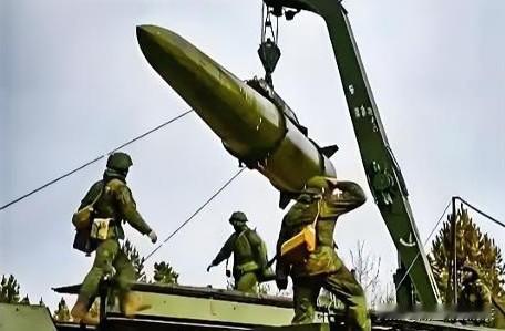 俄罗斯国防部12日发布通报说，俄军9日凌晨使用“榛树”导弹对乌克兰利沃夫国家飞机