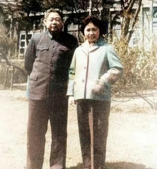 1949年，陈赓带着“妹妹”来到陈锡联的指挥部，刚一进门，陈赓就说道：“胖子！你