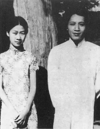 1933年，钱钟书追求燕大校花赵萝蕤，可赵萝蕤根本没有看上他，而是喜欢当时一文不