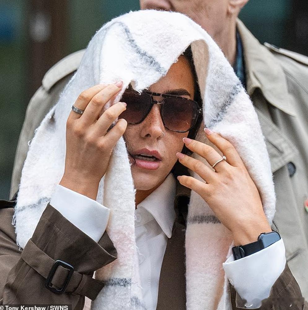 【英女缓刑官被控与男囚犯发展关系首次出庭应讯】海外新鲜事一名英国女缓刑官被控