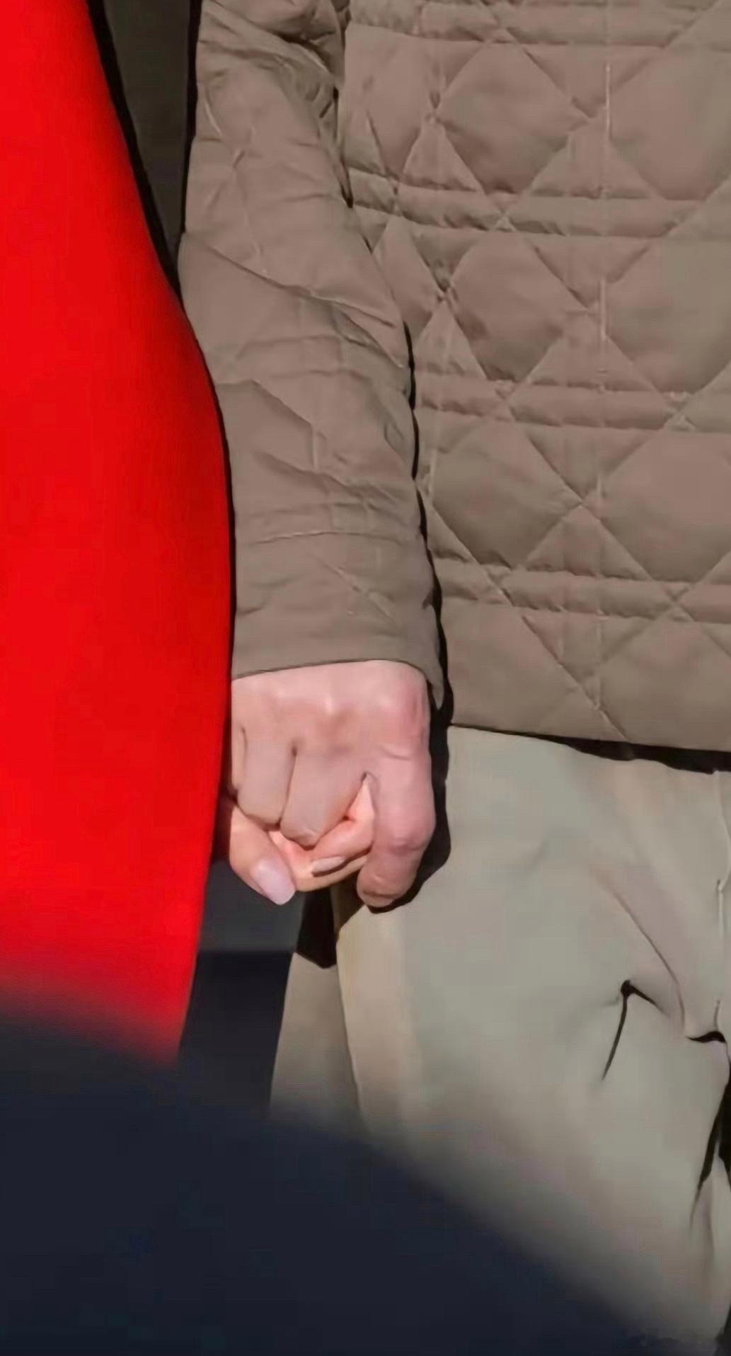 现在是真的狠狠相信了，梁朝伟原来也是社恐本恐啊！