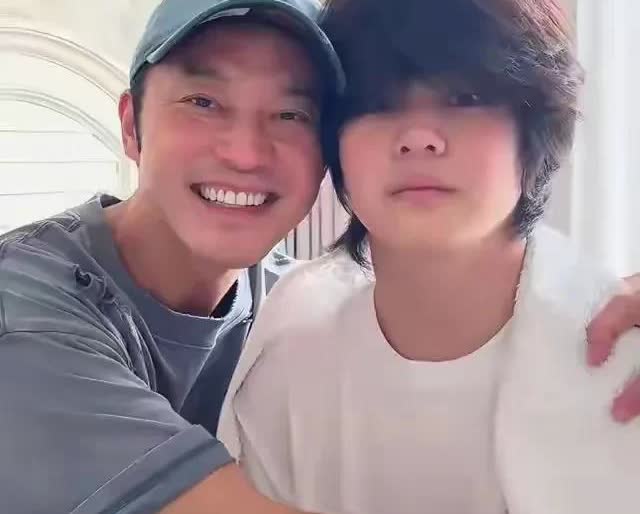 真的越来越看不懂沙溢了，自己减肥瘦了那么多斤，却任由两个儿子长成两个小胖子！