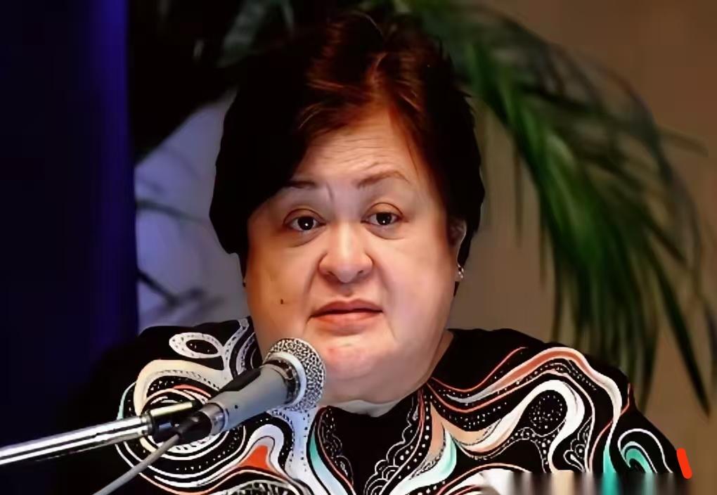 菲律宾干了件极其罕见的事。他们直接宣布，国家进入紧急状态。不是因为战争，也不是