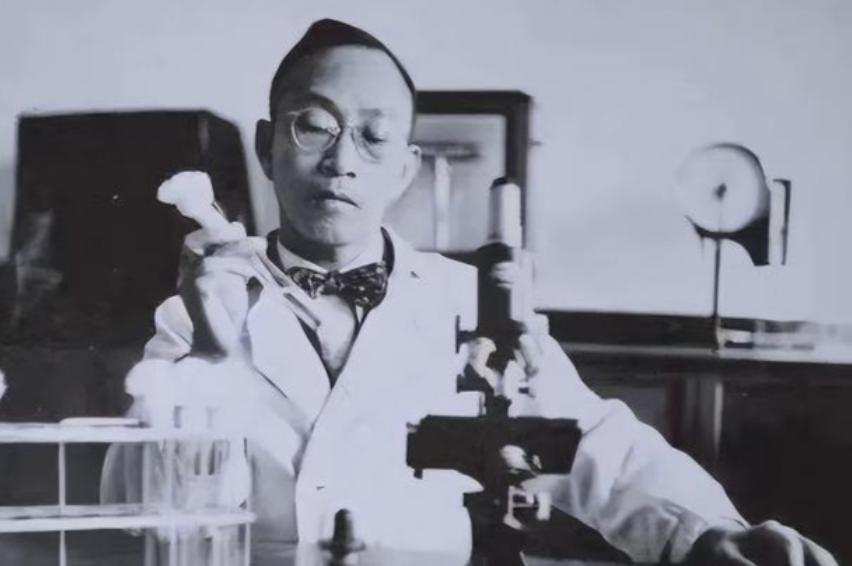 上世纪五十年代的中国，有一种病叫沙眼，发病率高达95%，人称“十眼九沙”，严重的