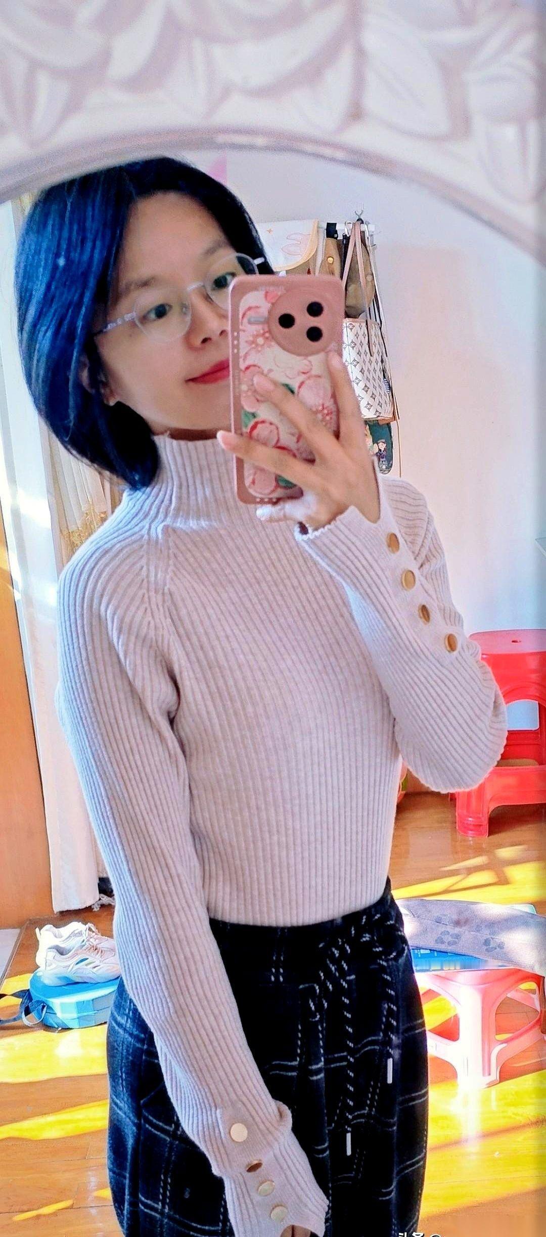 有人私信问我，老公俩月不回来，我是怎么过的。我没回。我能怎么过？就这么过的呗。