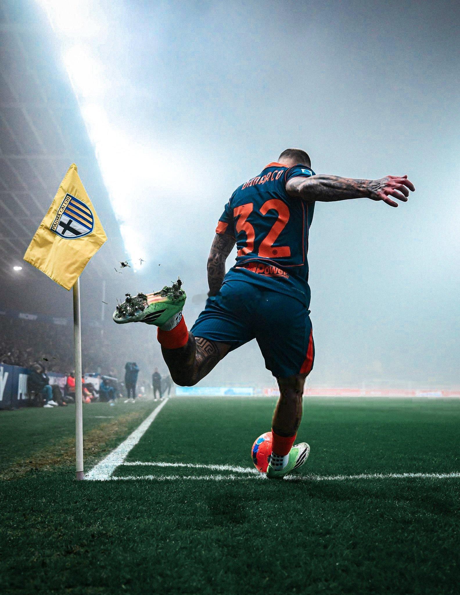 国际米兰帕尔马vs国际米兰国米不少球员看来是收着踢的，踢得很随意，看跑动距离就