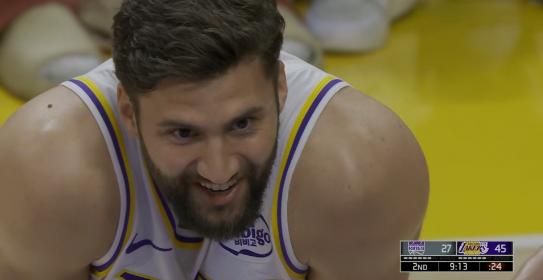 湖人大将克勒贝尔真是时来运转了！在近日湖人主场以128：104击败国王的比赛中，