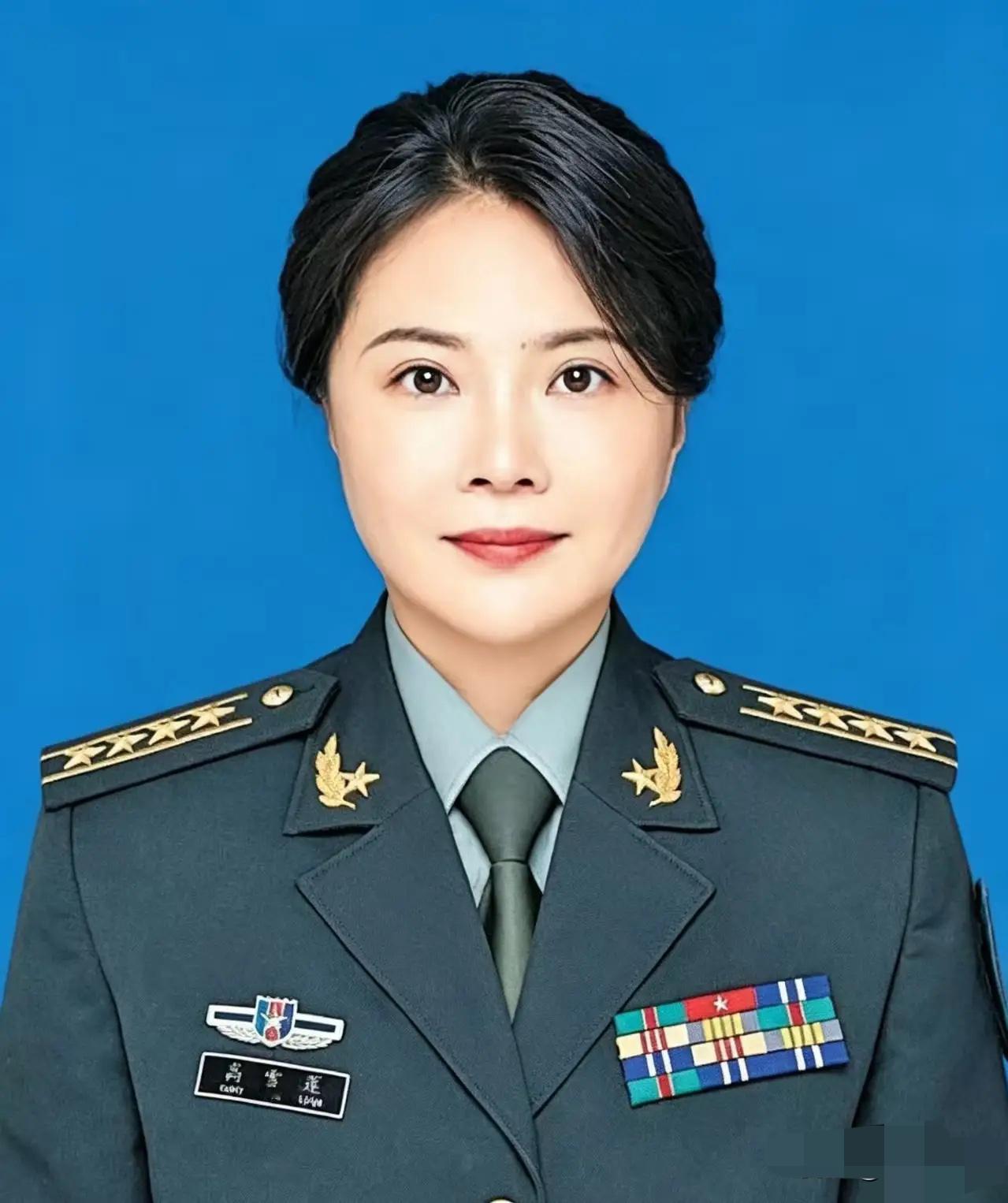 高雪莲，女，汉族，1976年10月出生，1996年7月入伍，1997年11月入党