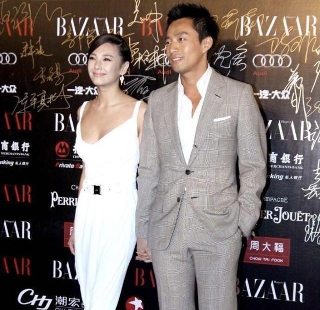 2009年，汪晓菲28岁，张雨绮22岁，帅哥靓女爱得痴缠，汪小菲在机场紧紧抱着女