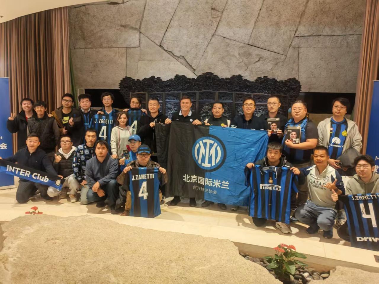 如果你和朋友国内支持同一球队,国外的信仰不同怎么办?有朋友是国安的球迷,也是米