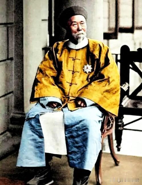 “刀出鞘，枪上膛，谁敢阻拦，格杀勿论！”就这40个亲兵，跟着一个快70岁的老头