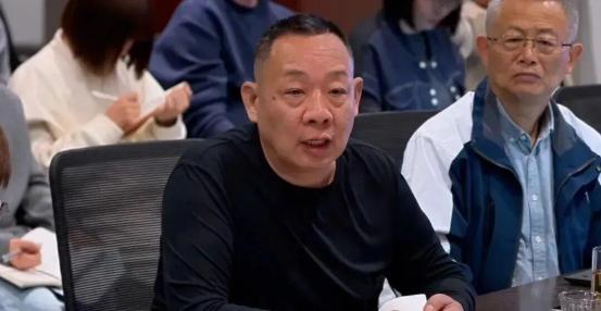 两个根本不差钱的人，这回算是正面较上劲了。 麻烦看官老爷们右上角点击一下“关