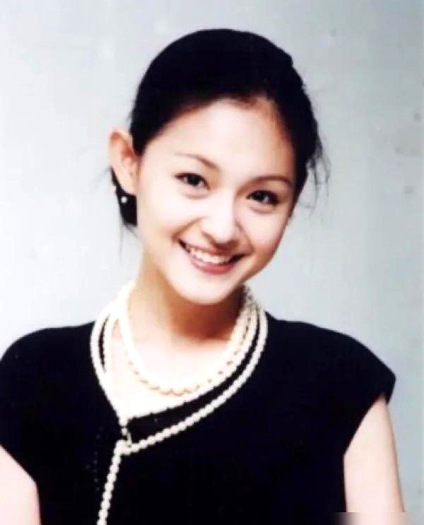大S再婚三年状态彻底变了，不是日子过得有多豪横，而是身边那个男人情绪稳得吓人阿雅私底下透底，大S在家