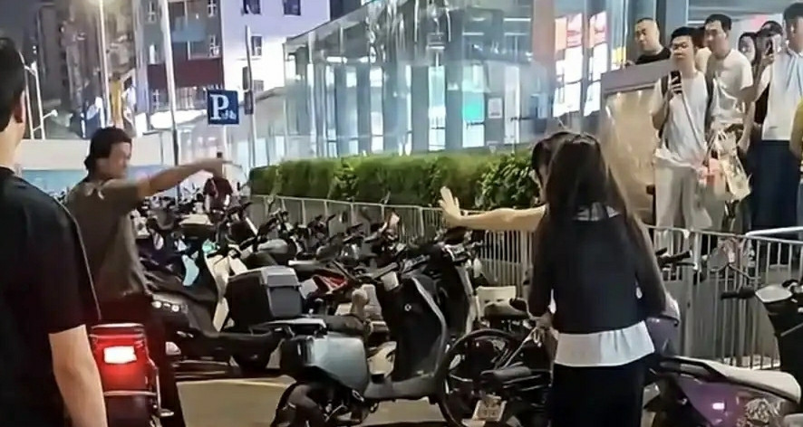 世界名画，看热闹的男人们