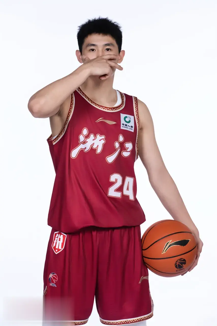 李悦洲更新社媒分享图集: 会在某一天让人看到坚持的意义