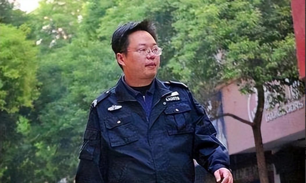 1991年，“最惨”理科状元，高考成绩接近满分，成功考上清华，没想到毕业后却选择