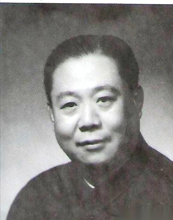 最亲的人，递了最狠的刀子。1970年，一个大导演，在干校的工具房里，没跟任何人