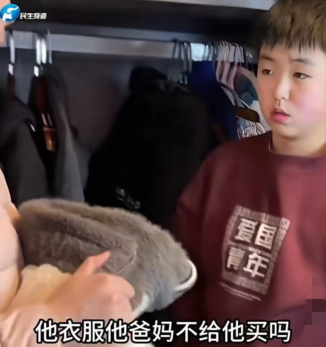 感动哭了！1月28日，江苏一女子发现儿子在衣柜里收拾自己的衣服，以为儿子叛逆要离