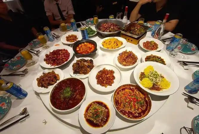 ☁在家族群里，大伯提议：“咱们兄弟姐妹好久没聚会了，今年春节每家凑150