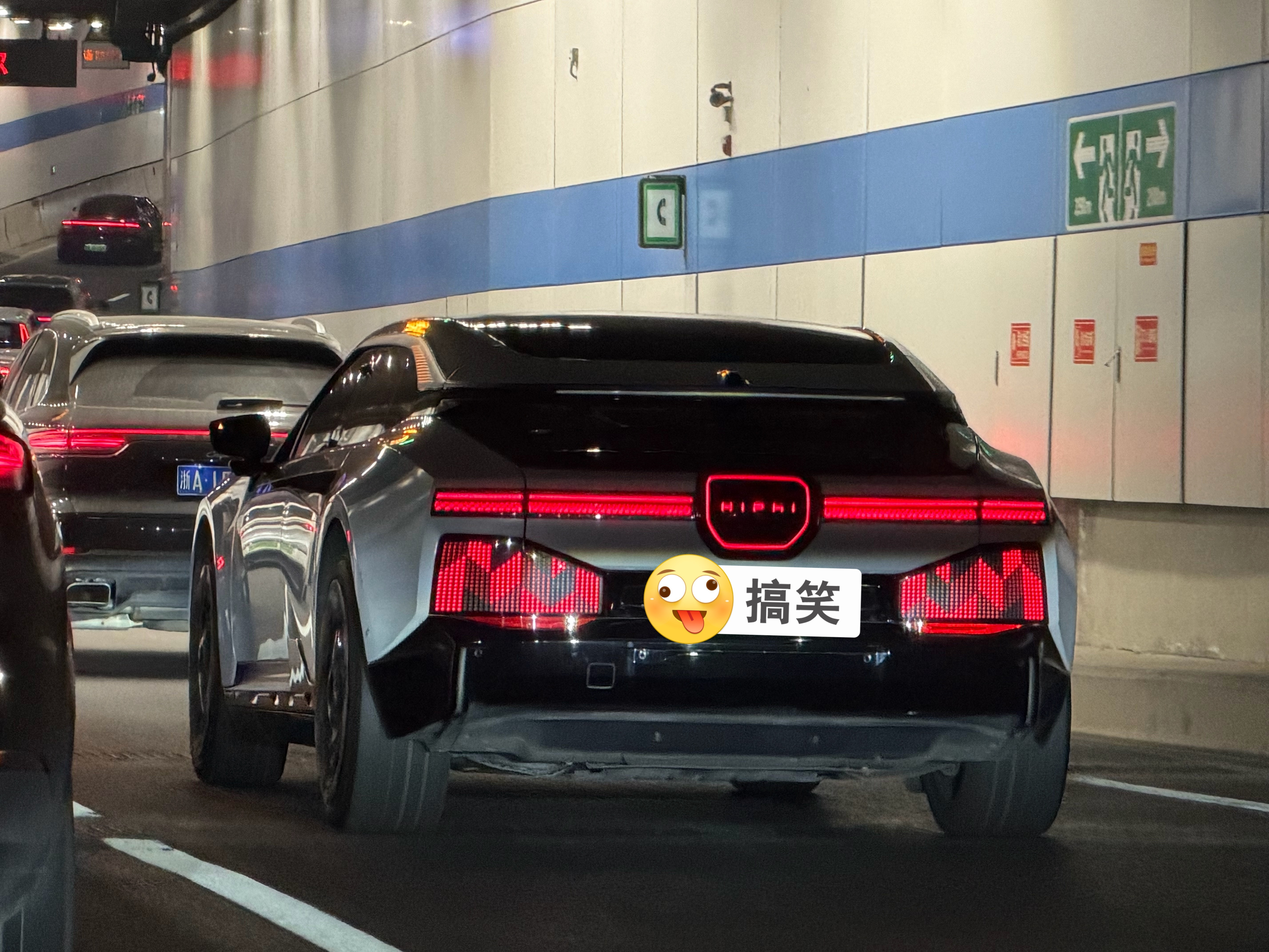 高合的设计感还是属于顶级的，特别是屁股微博贴纸