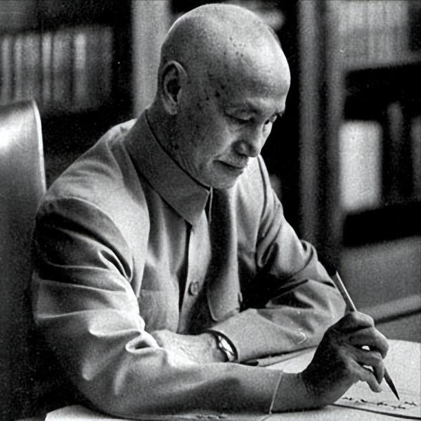 1955年底，纽约时报专访蒋介石。当问到当年