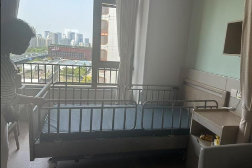 真悲催！上海，女子把99岁的老母亲送进一家高端养老院，买了最贵的套餐，就是为了让