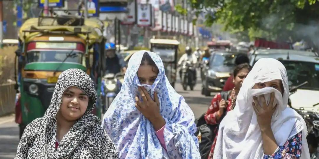 突破45°C！印度热晕了，鲁比奥穿西装在新德里热红了脸当地时间5月23日