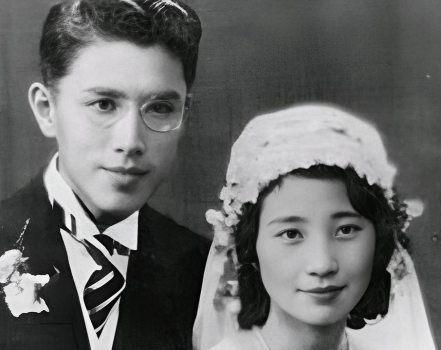 1930年，清华老师周培源，28岁依旧单身。朋友递给他几张照片：“看看，有没有喜