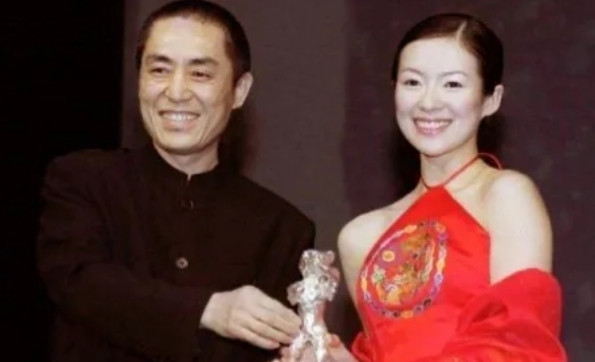 1998年，张艺谋忽悠章子怡两次后，又邀请她拍电影。结果，章子怡怒斥：“你骗了我