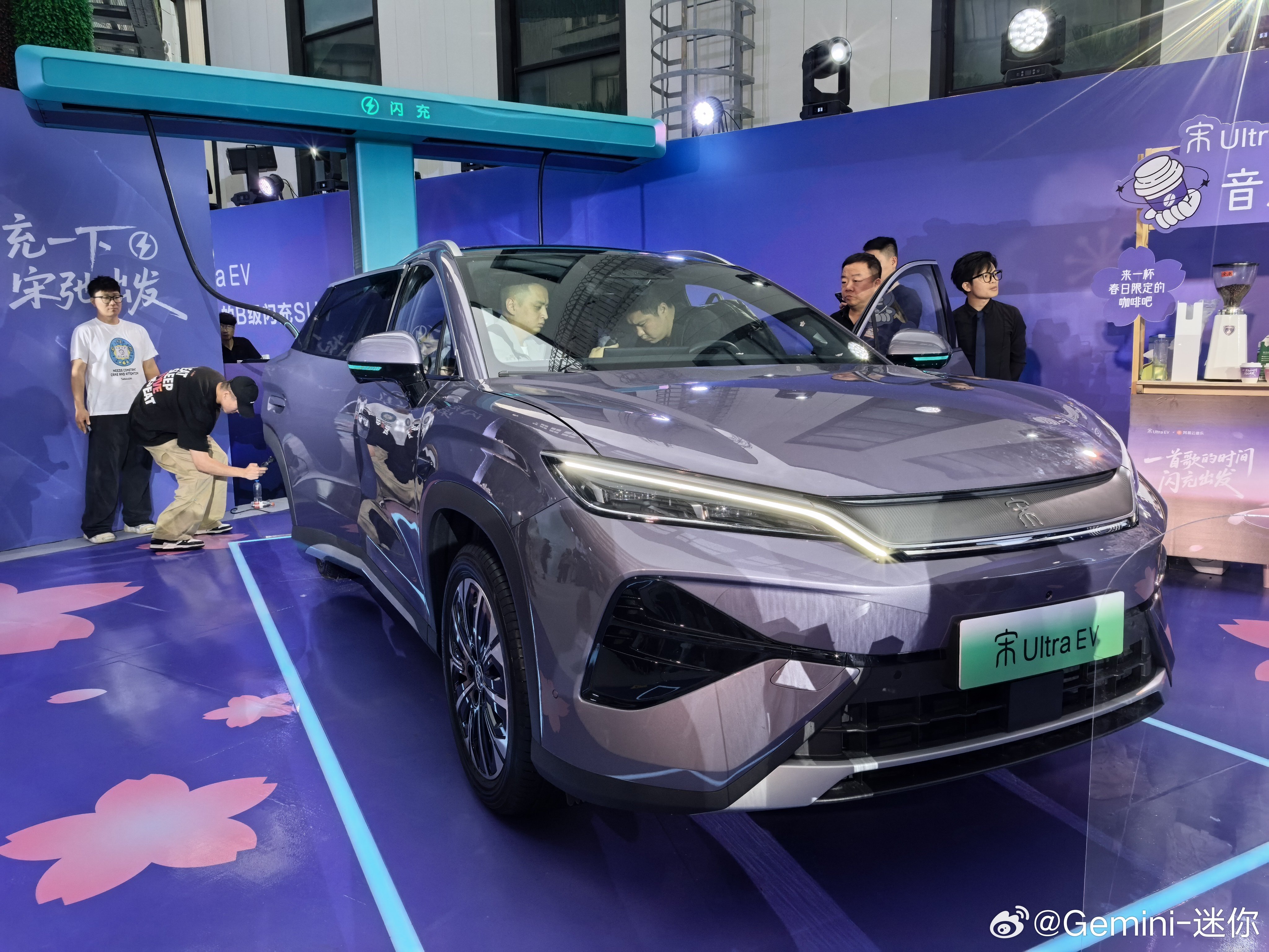 宋UltraEV这个紫色车漆质感很不错啊，比亚迪车漆厂还没发力呢，以后大家再也