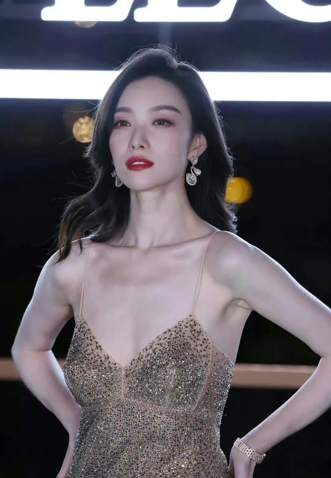 论展示身材，倪妮算是最大方的一位