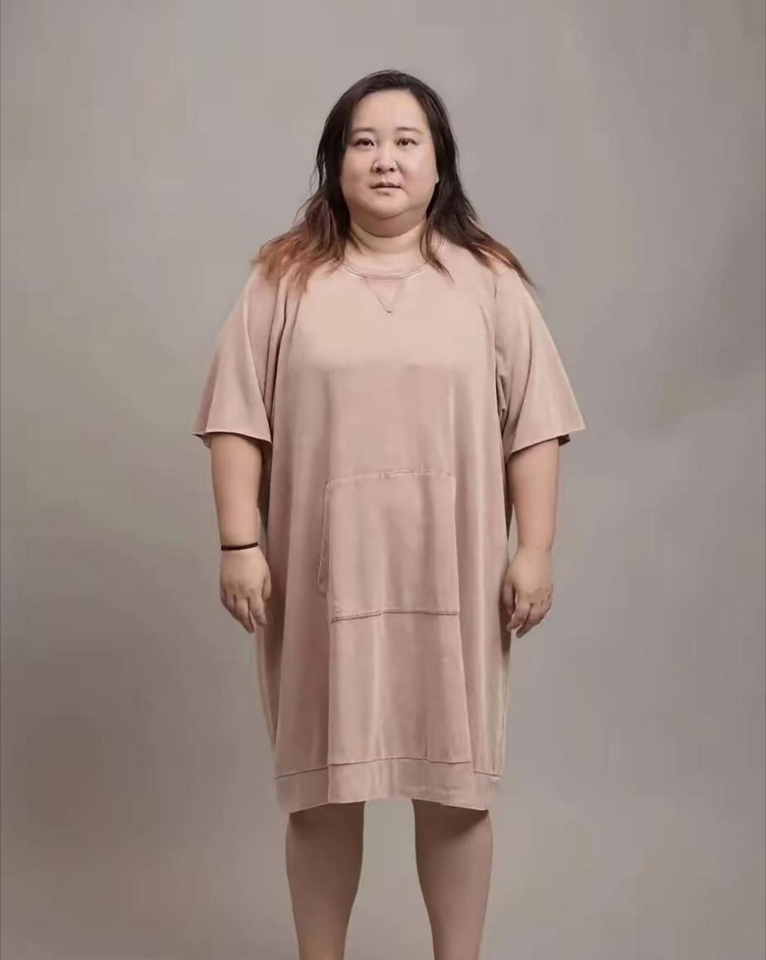 贾玲在米兰购物，现在的她好美，颜值和身材都是一等一的，给人一种女神范！短短一年时间，成为高不可攀的大