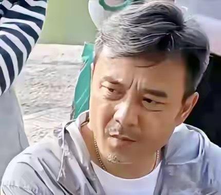1.汪涵和黄磊的关系并不好，两人都是爱装文化人的性格又很高傲，自然互相看不惯，都
