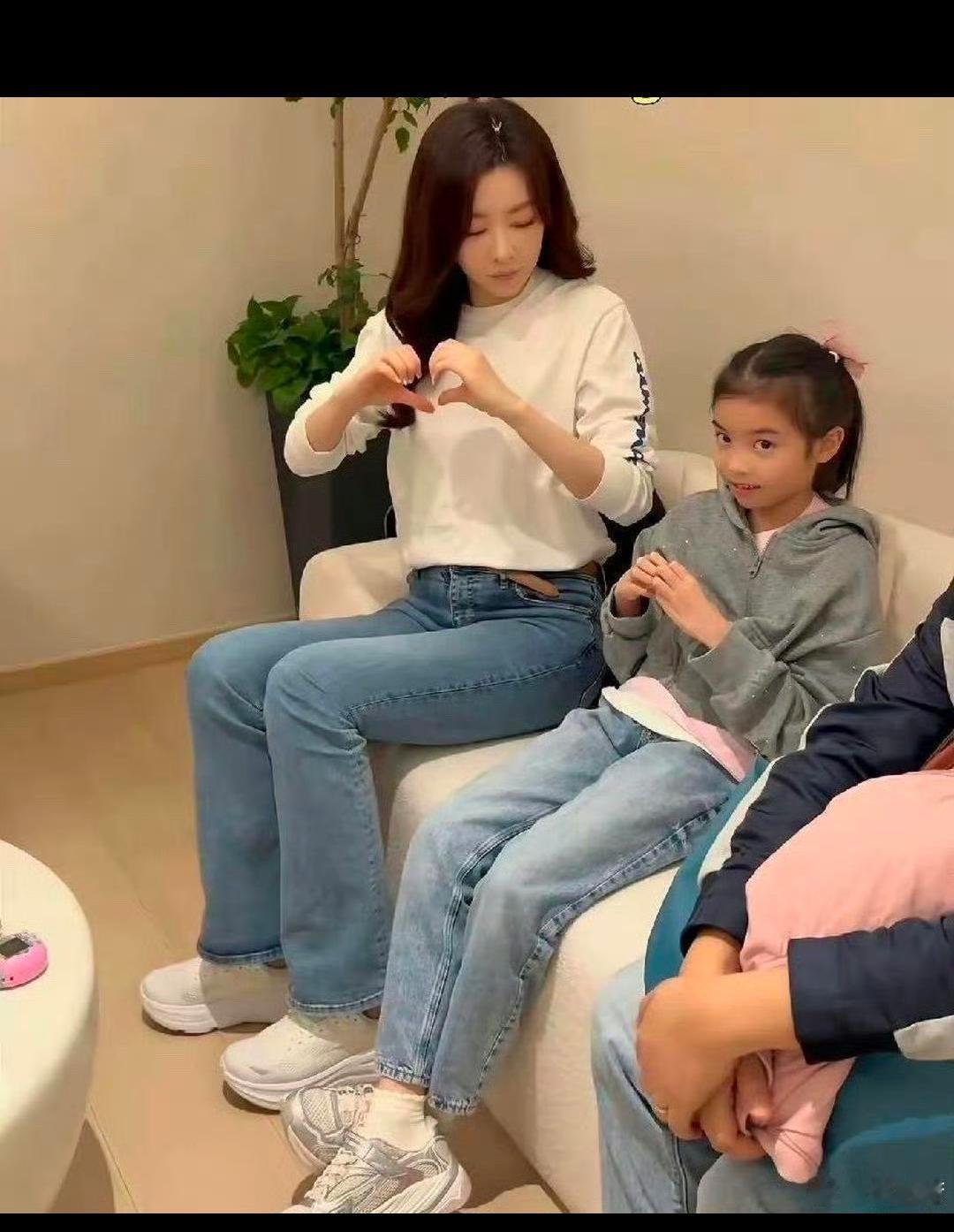 她长的这么漂亮，生的女儿却像极了她老公！真不敢想，她要是跟天王没分手，生的孩子