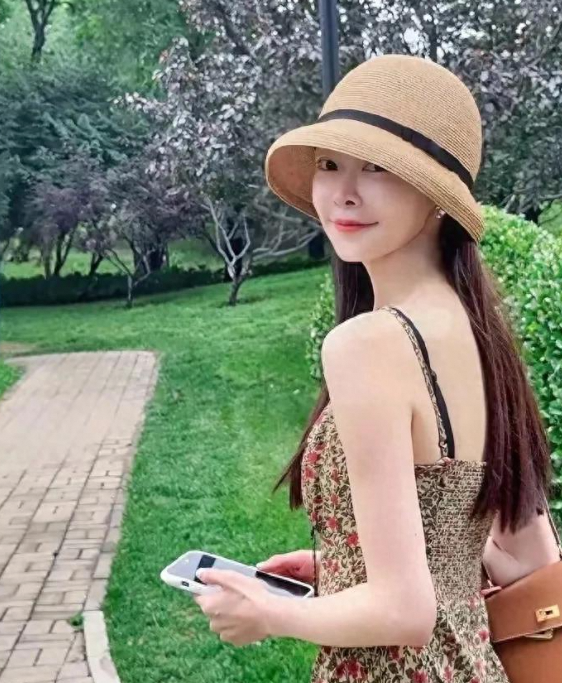 公园偶遇宋轶：真实状态超美，私下自然美令人折服